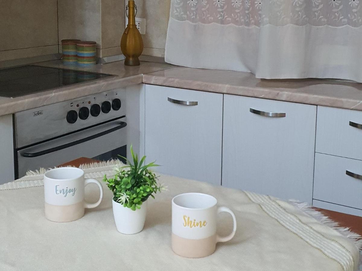 Alle'S M Shyri Studio Apartment Tirana Kültér fotó