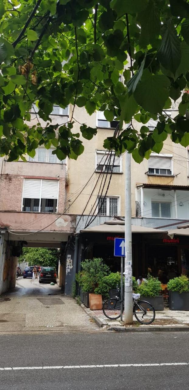 Alle'S M Shyri Studio Apartment Tirana Kültér fotó