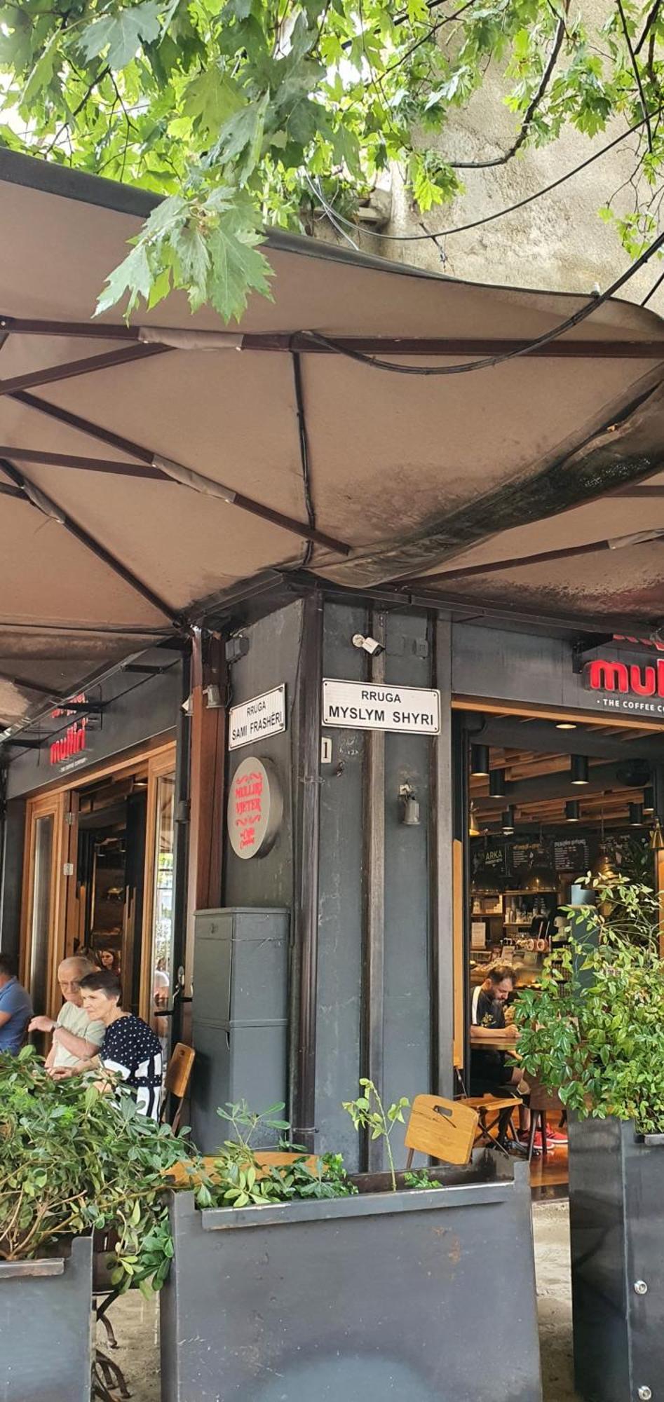 Alle'S M Shyri Studio Apartment Tirana Kültér fotó