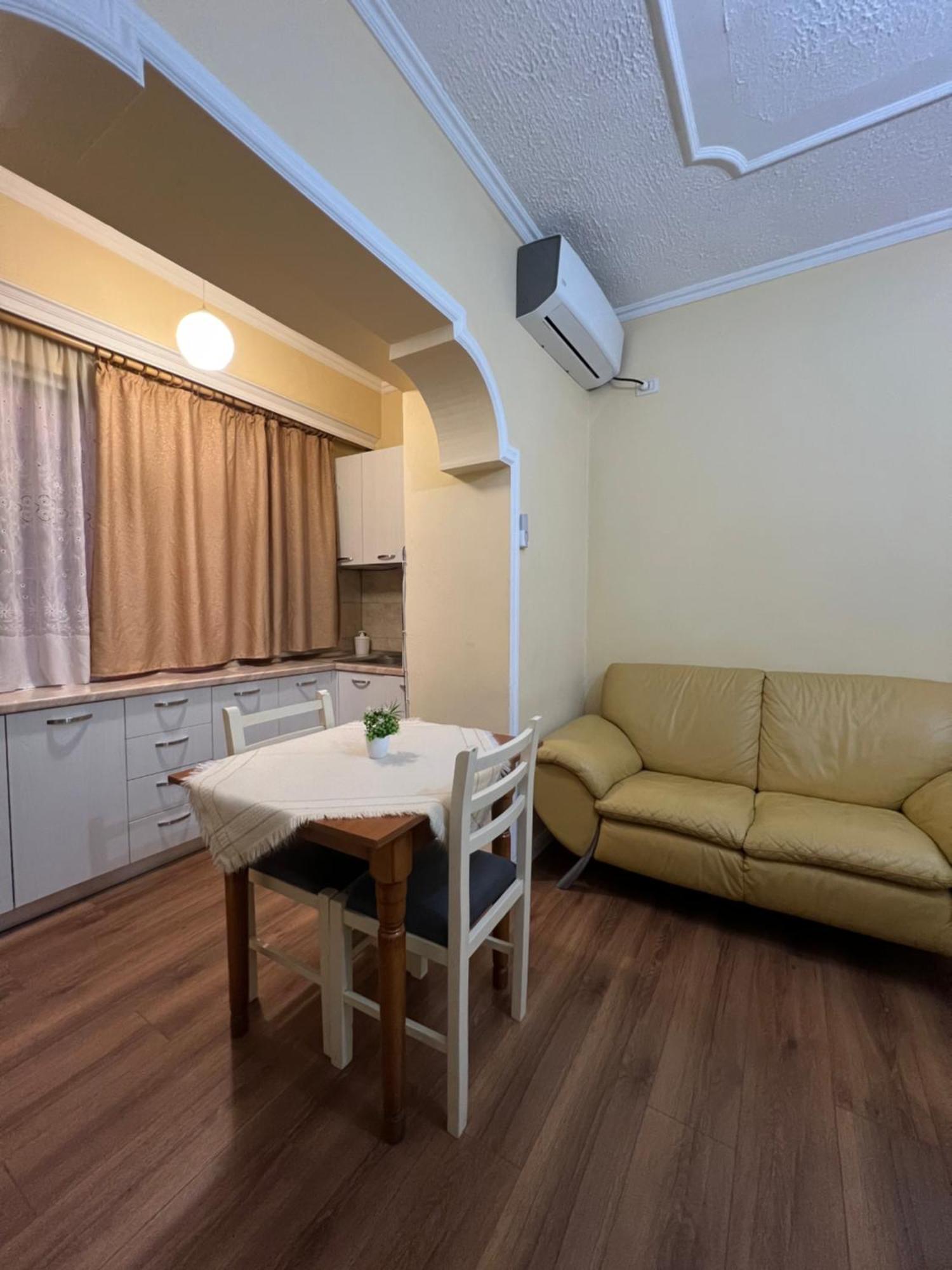 Alle'S M Shyri Studio Apartment Tirana Kültér fotó