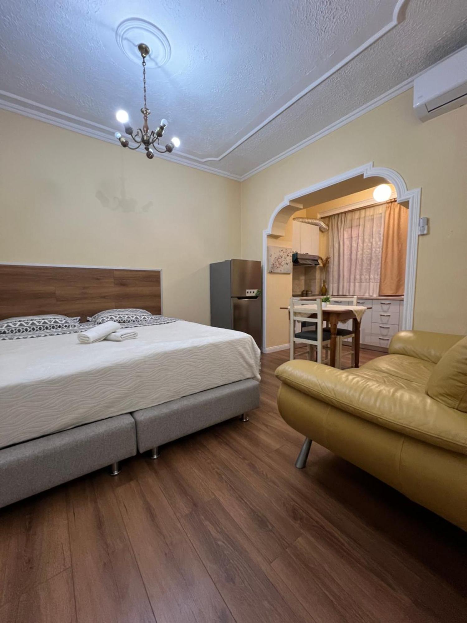Alle'S M Shyri Studio Apartment Tirana Kültér fotó